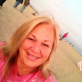 Profile Picture of Dana Bray (@lunabray) on Pinterest