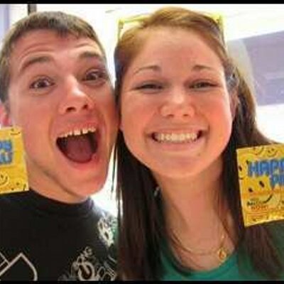 Profile Picture of Andrew Mullins (@AndrewCaroline) on Twitter