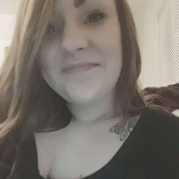 Profile Picture of Lizabeth Campbell (@campbelllk22) on Poshmark