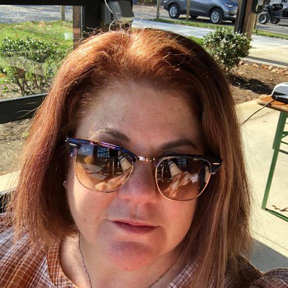 Profile Picture of Lisa Pallone (@lisaplone1) on Poshmark