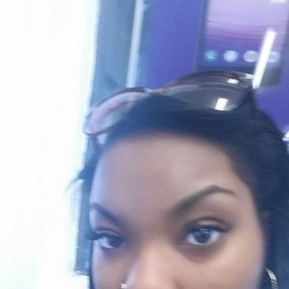 Profile Picture of April Rooters (@dennette45) on Poshmark