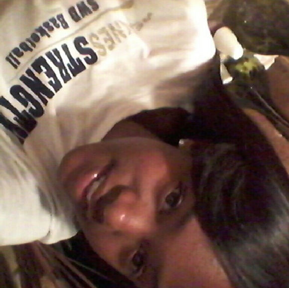 Profile Picture of Aviyon Moncrieff (@avibaby00) on Poshmark