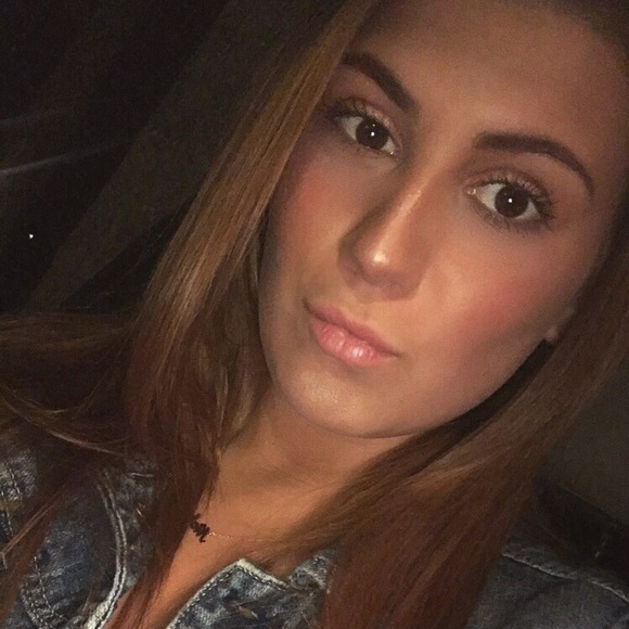 Profile Picture of Harlee Diagostino (@harleeed) on Poshmark