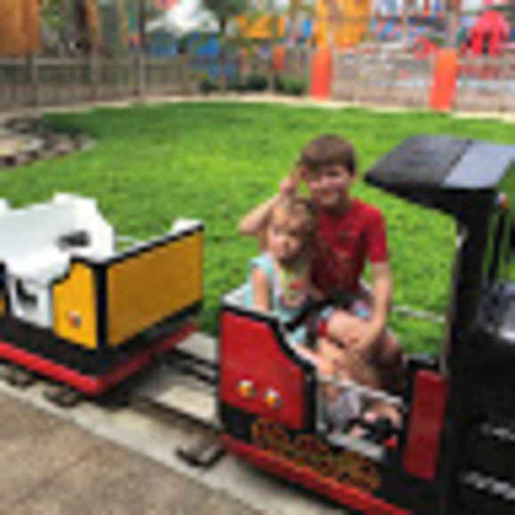 Profile Picture of Lisa Lowery (@jlna2012) on Poshmark