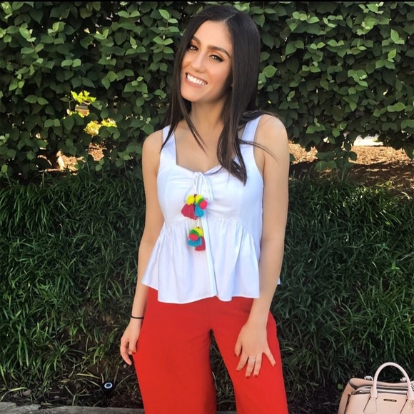 Nouha M - Poshmark Profile Picture of Nouha M (@nouham) on Poshmark