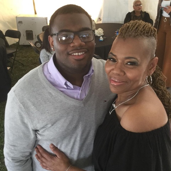 Profile Picture of Kim Troy (@kimtroy) on Poshmark