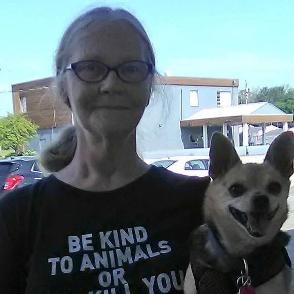 Profile Picture of Elizabeth Brandyberry (@cas26101) on Poshmark