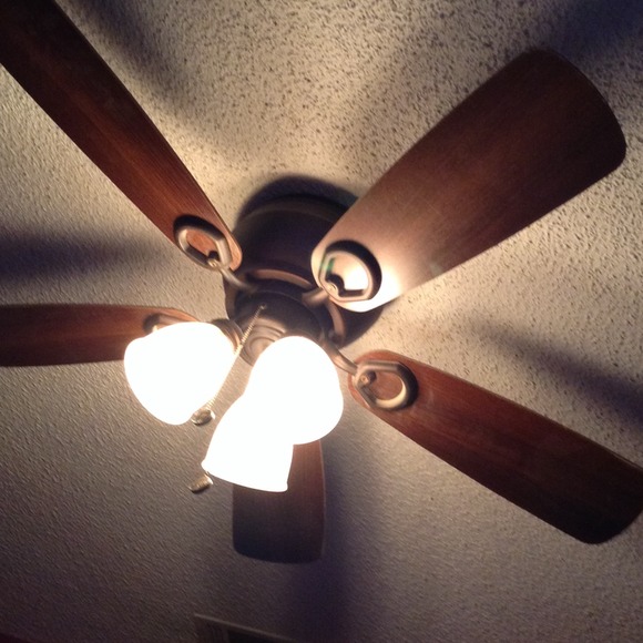 Profile Picture of Lorena Navarro (@lorena4554) on Poshmark