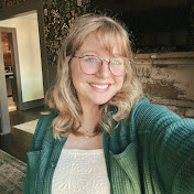 Profile Picture of Sarah Weaver (@sarahweaverreads) on Youtube