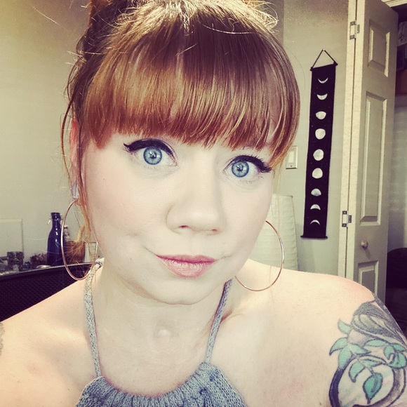 Profile Picture of Tami Adair (@tami_adair) on Poshmark