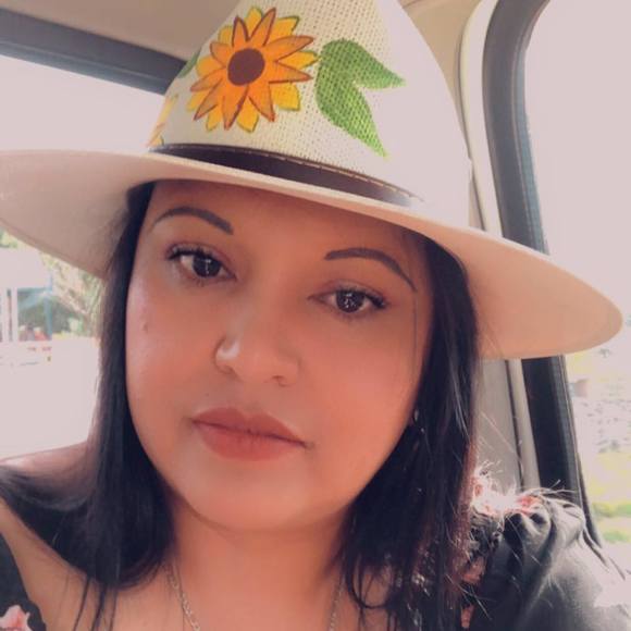 Profile Picture of Adriana Almanza (@adrianaalmanza) on Poshmark