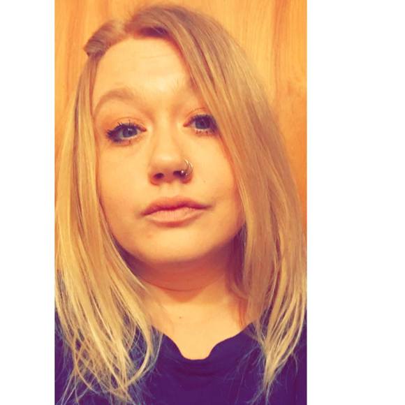 Megan Fleeger - Poshmark Profile Picture of Megan Fleeger (@megan_fleeger) on Poshmark