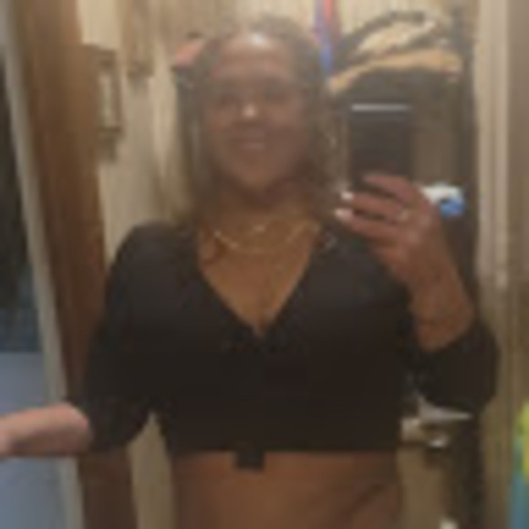 Profile Picture of Paula Cappuccio (@paula_cappuccio) on Poshmark