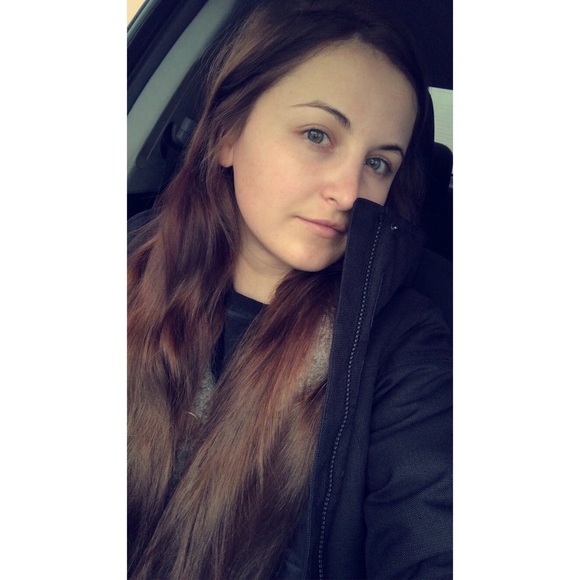 Profile Picture of Jessica Montooth (@jessmontooth) on Poshmark