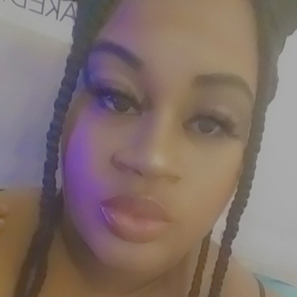 Profile Picture of Frankie Cain (@fcain17) on Poshmark