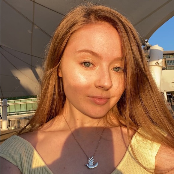 Profile Picture of Cydney Gulseth (@cydneyg8) on Poshmark