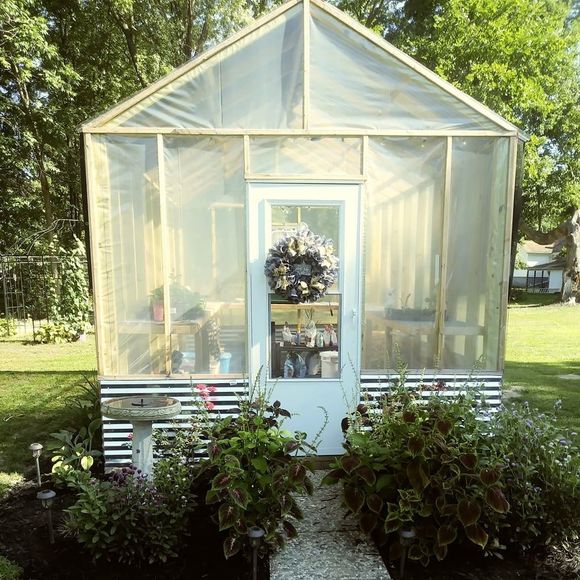 Profile Picture of Melissa Fowler (@mommy004) on Poshmark