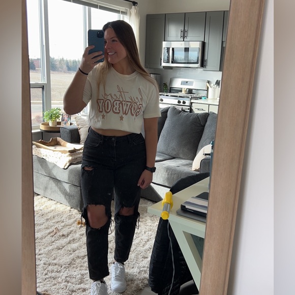 Profile Picture of Samantha Schoening (@samschoening) on Poshmark