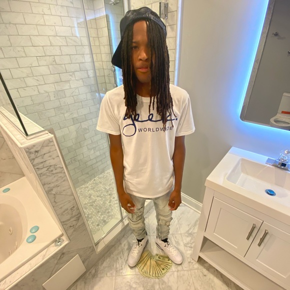 Profile Picture of Kamarion Russell (@marionn285) on Poshmark