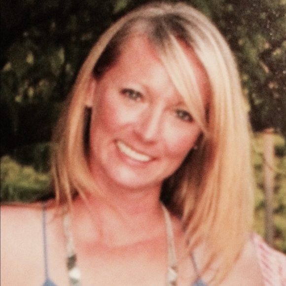 Profile Picture of 💟veronica Bryan (@vrodd1) on Poshmark