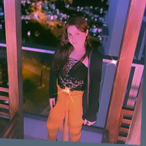 Profile Picture of Rosalía Napoles (@r_napol) on Poshmark