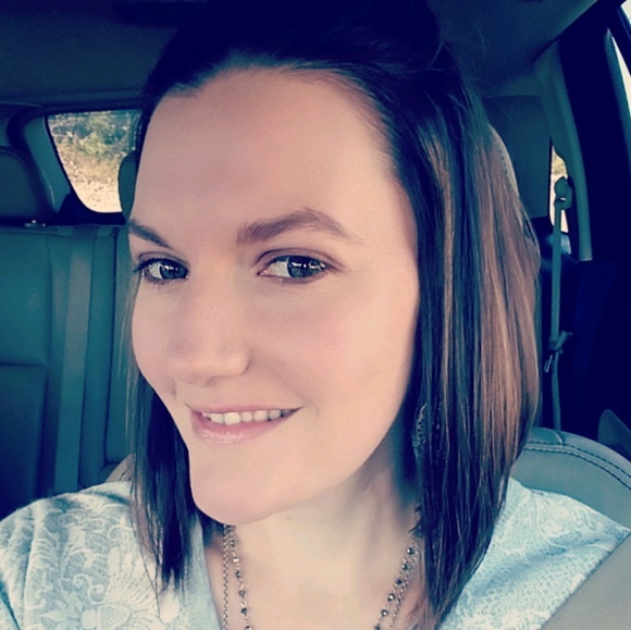 Profile Picture of Lucy Harwood (@lucymb) on Poshmark