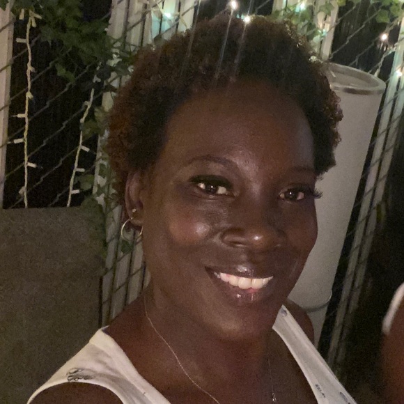 Profile Picture of Allison Hunte (@pumpkinpie42) on Poshmark