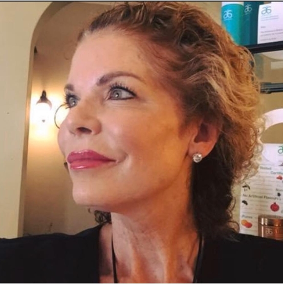 Profile Picture of Penny Tompkins (@pennytompkins) on Poshmark