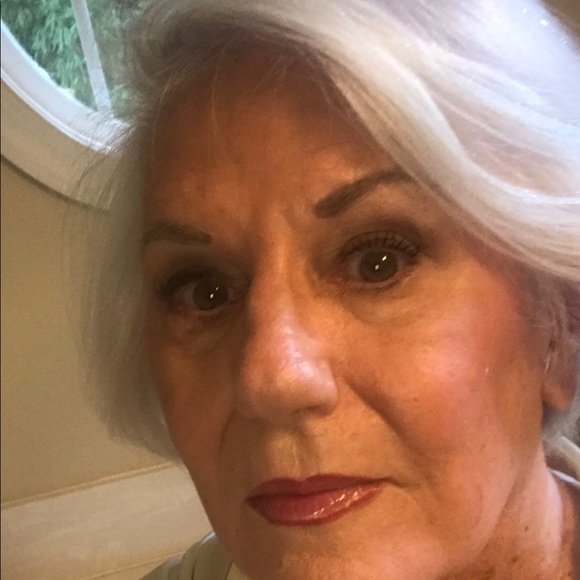 Profile Picture of Jean Doster (@flamingo802) on Poshmark