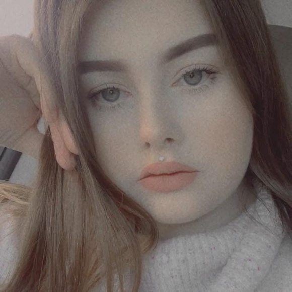 Profile Picture of Erika Kirkwood (@erikakirkwood) on Poshmark