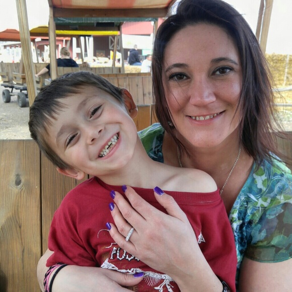 Profile Picture of Amanda Kallen (@amandakallen) on Poshmark