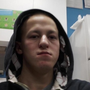 Profile Picture of Charles Knouse (@snowboardingking08) on Myspace