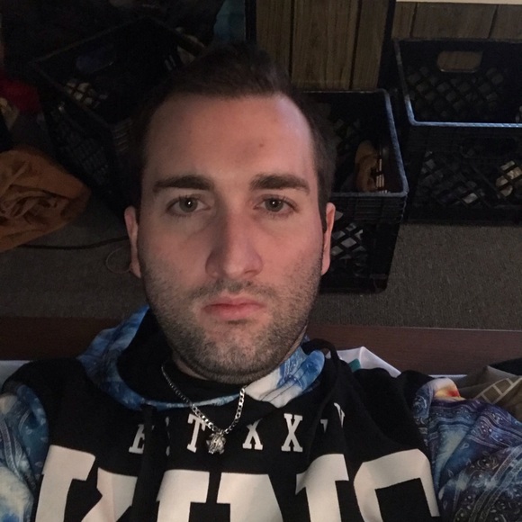 Profile Picture of Danny Diamonds (@danny_diamonds) on Poshmark