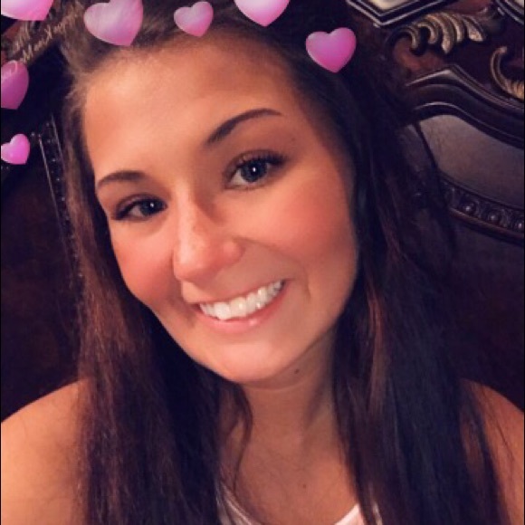 Leah Atkinson - Poshmark Profile Picture of Leah Atkinson (@leahatkinson) on Poshmark