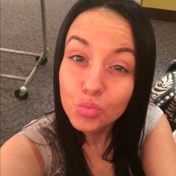 Profile Picture of Lilrisa Doolan (@lilrisa1227) on Poshmark