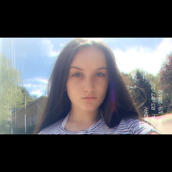 Profile Picture of Gabby Droessler (@gabbydroessler) on Poshmark