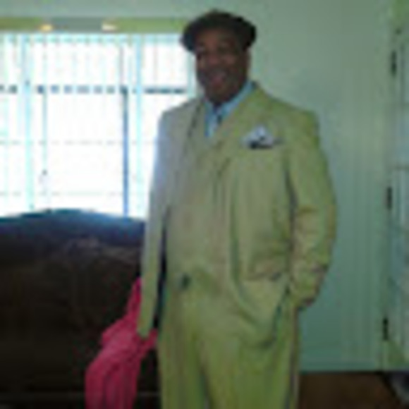 Profile Picture of Cliffton Stewart (@clifftonstew163) on Poshmark