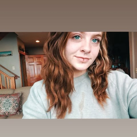 Profile Picture of Ellie Epright (@ellier271) on Poshmark