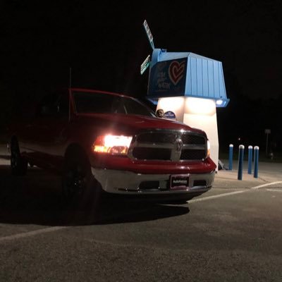 Profile Picture of Chris Valladares (@vallachr) on Twitter