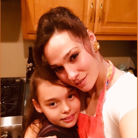 Profile Picture of Haniel Tanski (@hanieltanski) on Poshmark