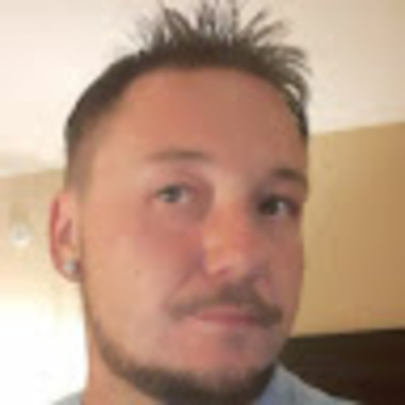 Profile Picture of Robert Hendricks (@kingzlegendz8) on Poshmark