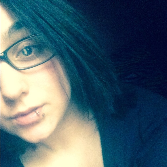 Profile Picture of Jonnae Marsala (@naenaebum) on Poshmark
