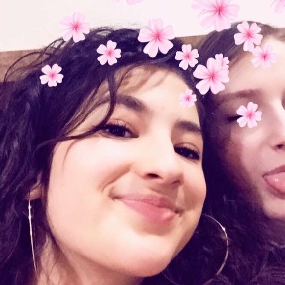 Profile Picture of Pollina Livanos (@livanos77) on Poshmark