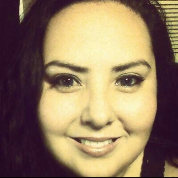 Profile Picture of Danae Regester (@danaenaew) on Poshmark