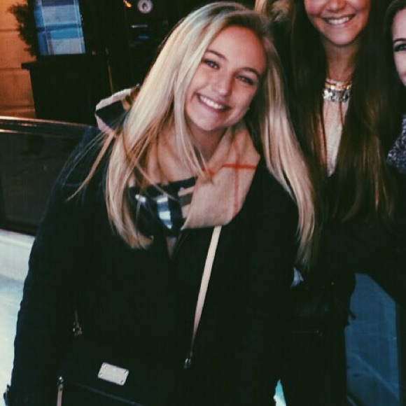 Madison Rowe - Poshmark Profile Picture of Madison Rowe (@madirowe1) on Poshmark