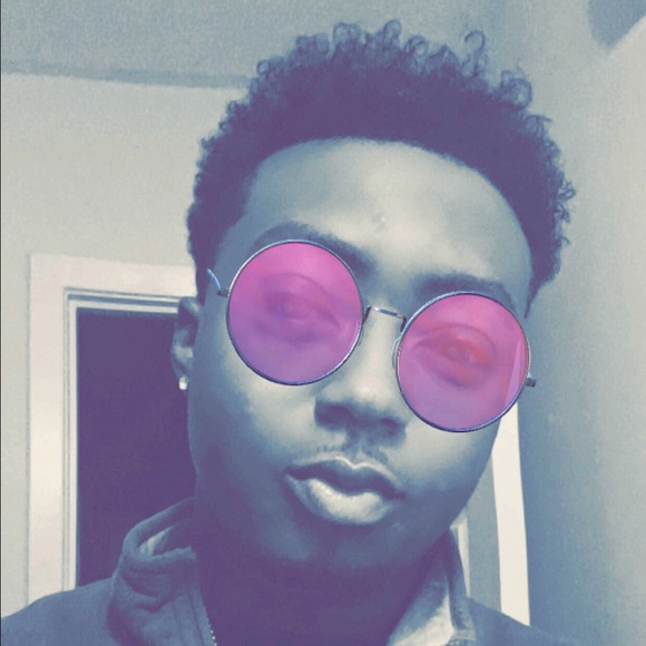 Profile Picture of Damien Curry (@kingcurry321) on Poshmark