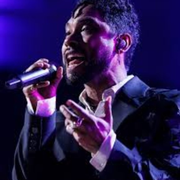 Zenobia Zenobia - Poshmark Profile Picture of Zenobia Zenobia (@zenobia212_403) on Poshmark