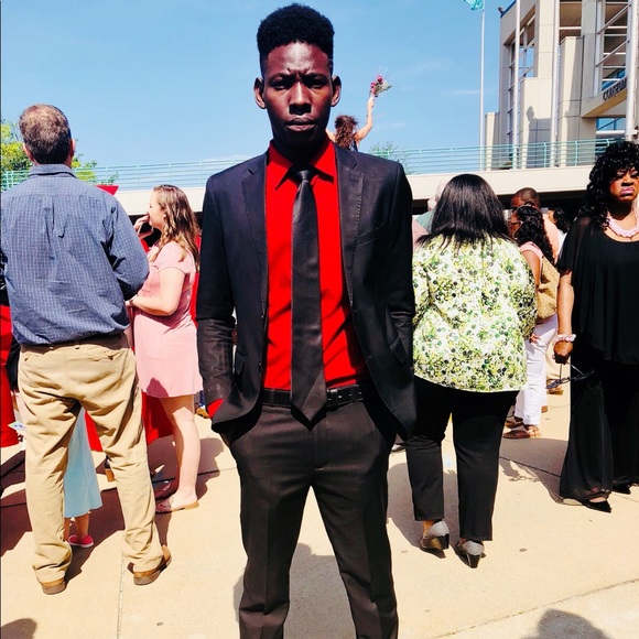 Profile Picture of Assoumana Adamou (@assoumana) on Poshmark
