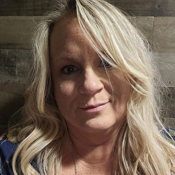 Profile Picture of Kris Freeman (@krisfreeman) on Poshmark