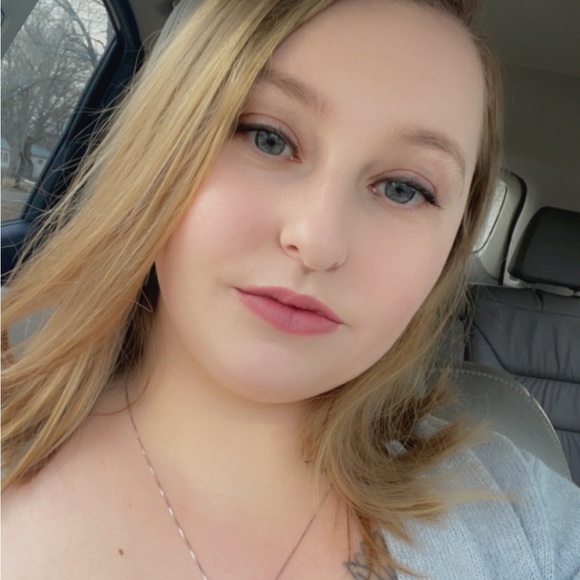 Profile Picture of Haley Booker (@h_booker) on Poshmark